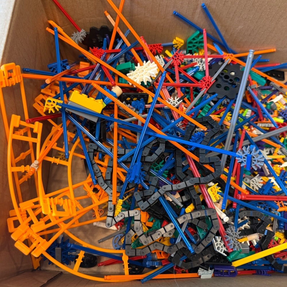K'NEX Bulk Lot 2.5lbs Rods Connectors‎ Roller Coaster Track Wheels Gears Figure